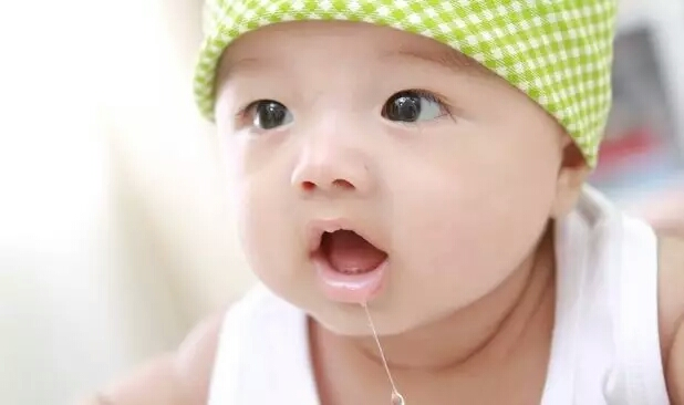 如何護(hù)理寶寶口水疹？