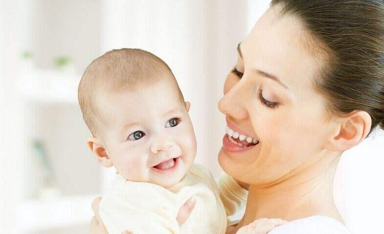 為么什?嬰兒困了不能自己睡覺，非要人哄非要人抱呢？