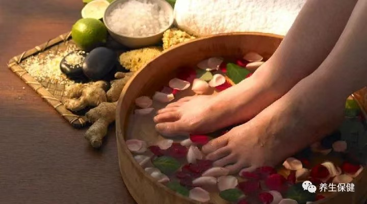 泡腳的時候加點它，三天逼出體內(nèi)濕氣!