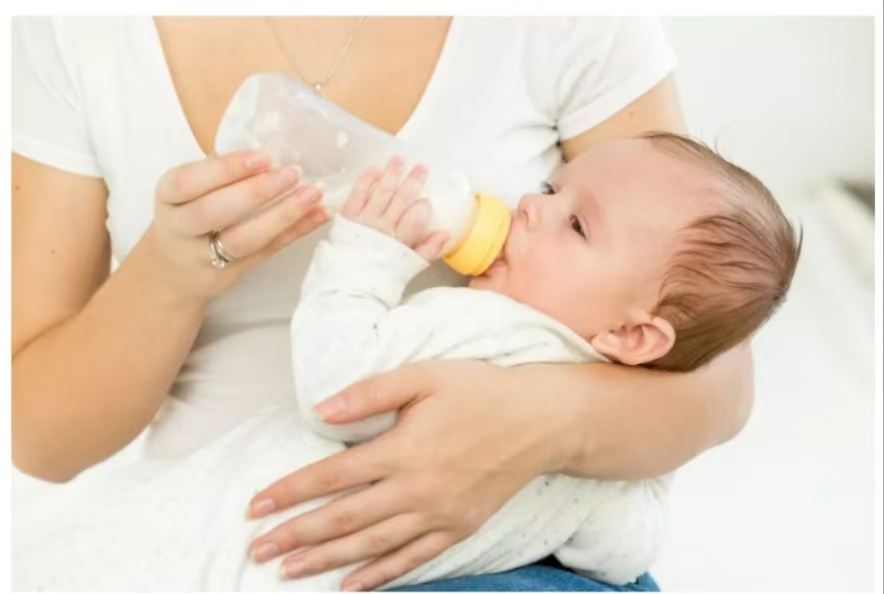 各年齡階段的寶寶怎樣喂奶才不會過量？