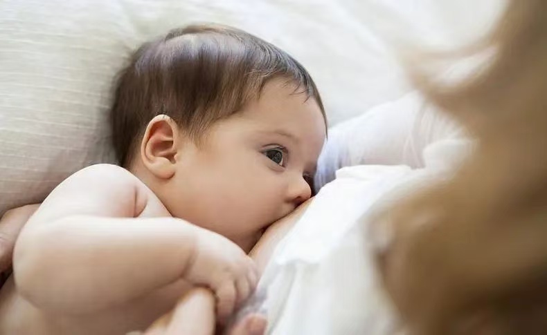 新手媽媽必看：母乳喂養(yǎng)的正確姿勢，你做對(duì)了嗎？