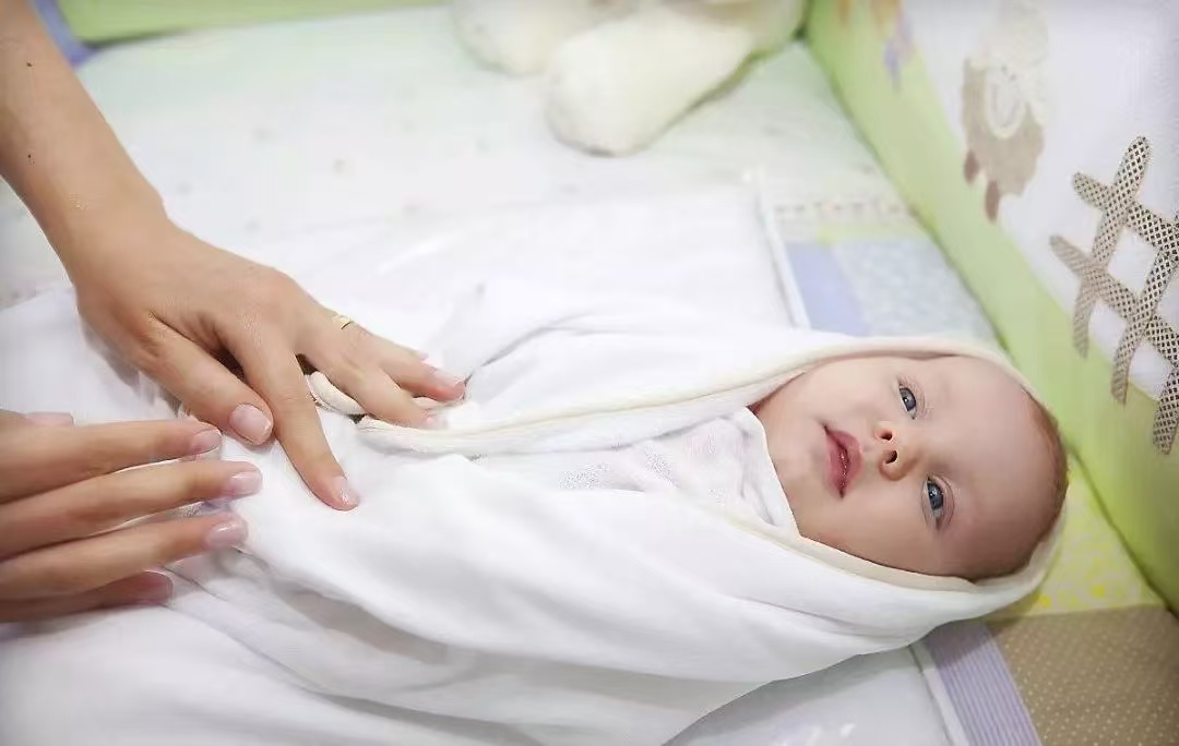 寶寶夏日“踩坑”指南：這9件事，再熱也別做，件件都在“偷”健康！