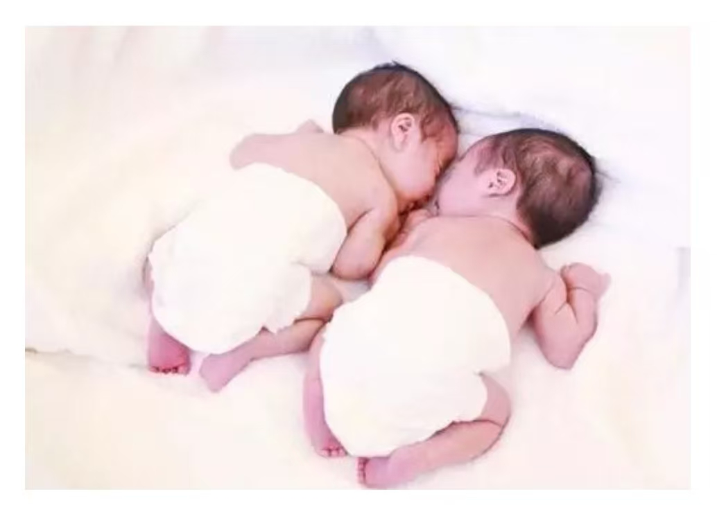 寶寶趴睡全解析：7大好處與8項(xiàng)安全須知，新手爸媽必看