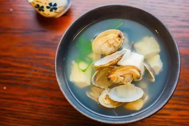 產(chǎn)后奶水不足是許多新媽媽面臨的困擾？9道催乳月子餐請(qǐng)收好